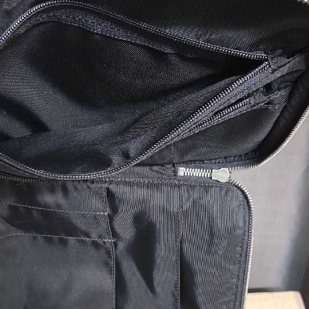 Coach Black and Cream Messenger Bag Signature Style (Camera Bag) NWOT - Picture 9 of 11